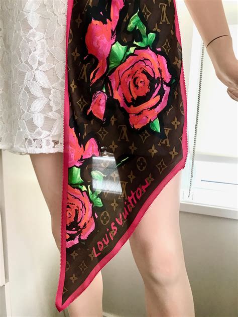 Louis Vuitton Rose Scarves & Wraps for Women for sale .